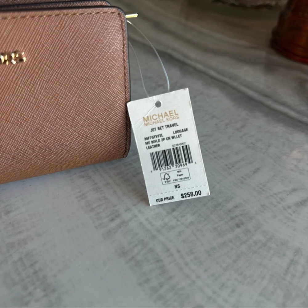 Michael Kors Medium Crossgrain Brown Leather Wallet - Picture 2 of 8